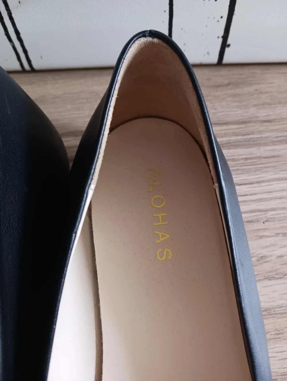 ALOHAS Classic Two-Tone Leather Ballet Flats - Black & Cream shoes Size 38